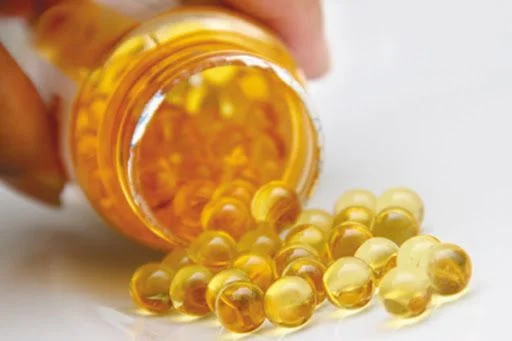 Cod liver oil puritans pride có dạng viên nang mềm, bên trong chứa dầu cá nguyên chất, dễ nuốt cho cả người bệnh tai biến nằm liệt giường.